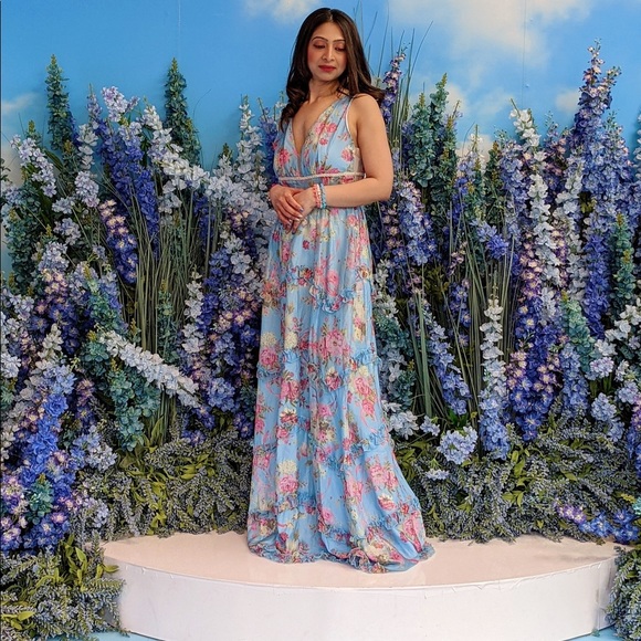 Fabric Type: 97% Polyester
Closure Type:Drawstring
Neck Style:V-Neck
Sleeveless - Picture 2 of 3